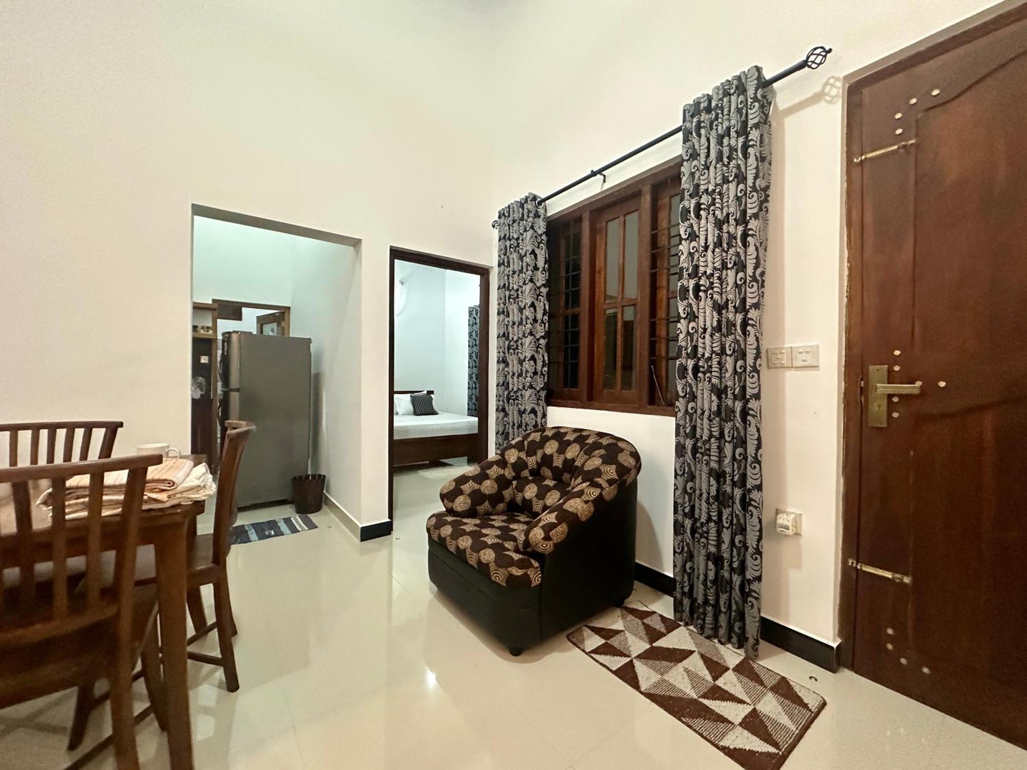 Aroma Villa Homestay Полоннарува Экстерьер фото