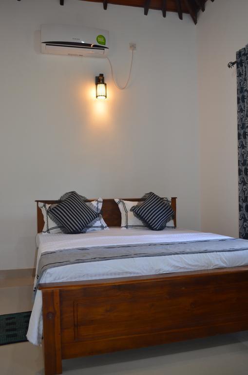 Aroma Villa Homestay Полоннарува Экстерьер фото